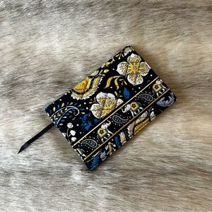 VERA BRADLEY Ellie Blue 2012 Paperback Book Cover Blue Yellow Floral Travel